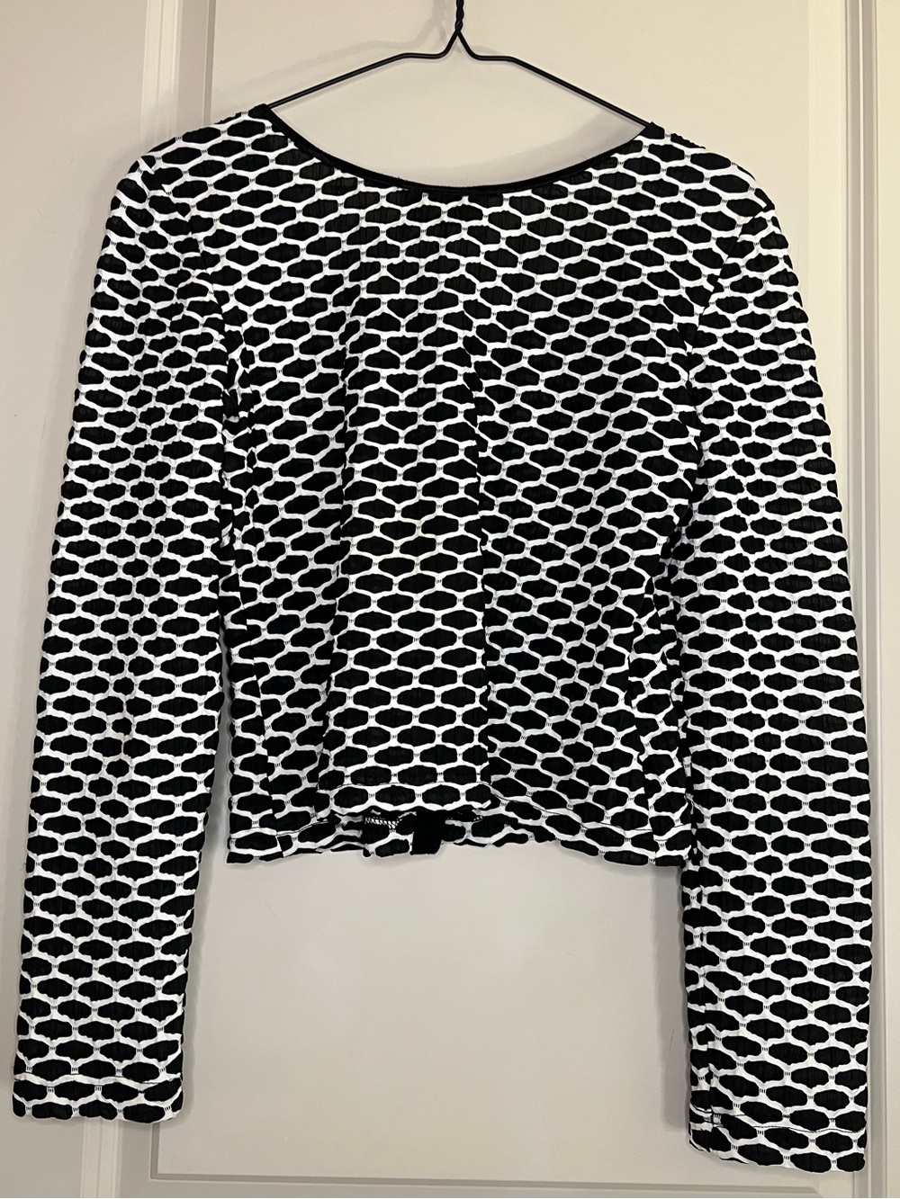 Joseph Ribkoff Black White Long Sleeve Honeycomb Eyelet Closure Top - Picture 6 of 7
